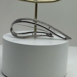 Sarah Coventry Vtg 50’s swirl brooch